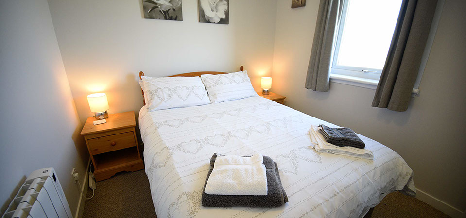 Anmara self catering accommodation contains a comfortable double bed with all bedding and linen provided