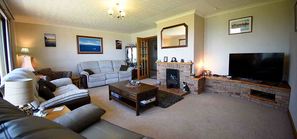 Gairloch View Bed and Breakfast living room with widescreen TV and WIFI internet sea views near Staffin