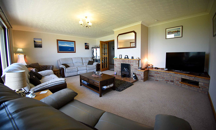 Gairloch View Bed and Breakfast living room with widescreen TV and WIFI internet sea views near Staffin
