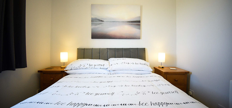 Kenmore Cottage self catering accommodation contains a comfortable double bed with all bedding and linen provided