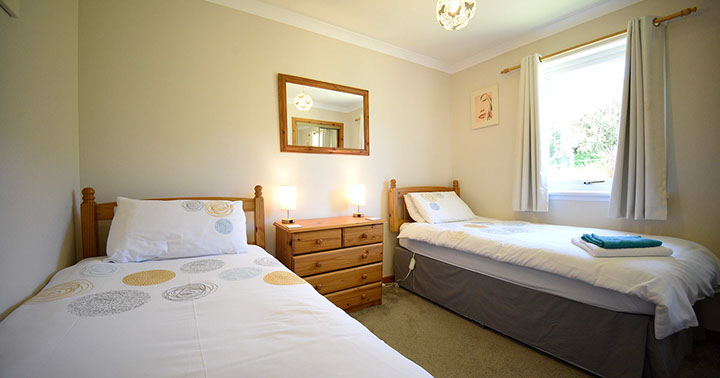 Self catering accommodation Kenmore Cottage is located in Staffin on the Isle of Skye