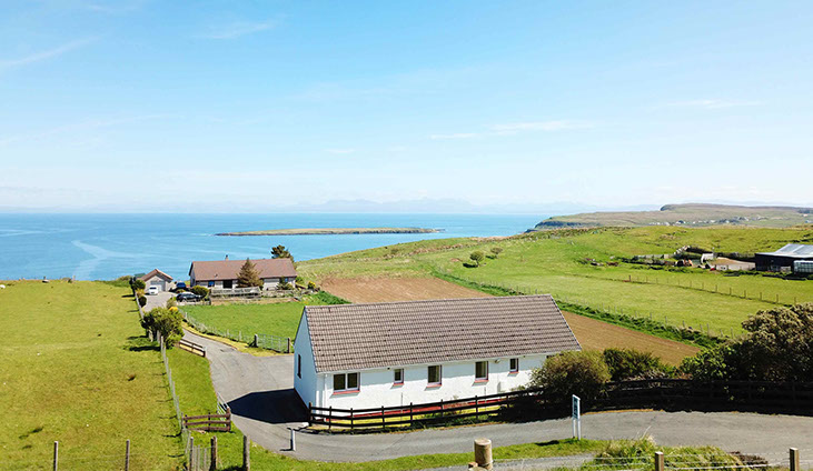 Gairloch View is located in Staffin on the Isle of Skye and offers sea view bed and breakfast and self catering accommodation